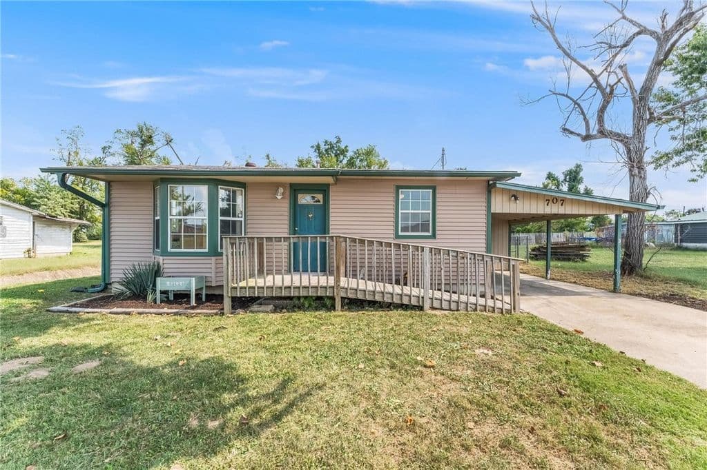 1402 Bella Vista Dr